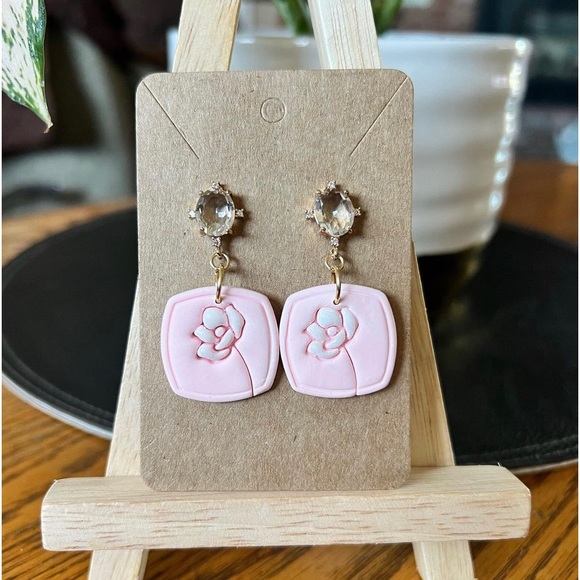 Lightly pink - Picture 1 of 1